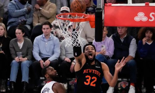 Towns y Shamet llevan a Knicks a victoria 140-130 sobre Heat en la Copa NBA