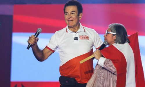 De la TV a la política: Salvador Nasralla busca por cuarta vez la presidencia en Honduras