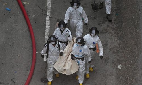 Hong Kong llora a los 128 muertos de un incendio que desencadenó una campaña de seguridad