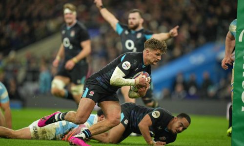 Inglaterra resiste remontada de Argentina y cierra noviembre sin perder