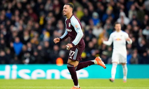 Doblete de Rogers ayuda al Aston Villa a vencer 2-1 al Leeds en la Liga Premier