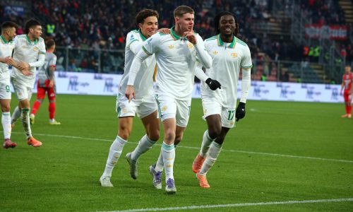 La Roma vence 3-1 al Cremonese a pesar de expulsión de Gasperini