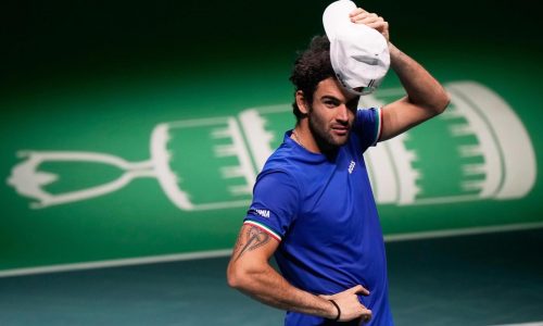 Berrettini da ventaja a Italia ante Bélgica en semifinal de la Copa Davis