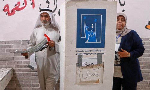 Iraqis vote in a parliamentary election marked by tight security and a major political boycott