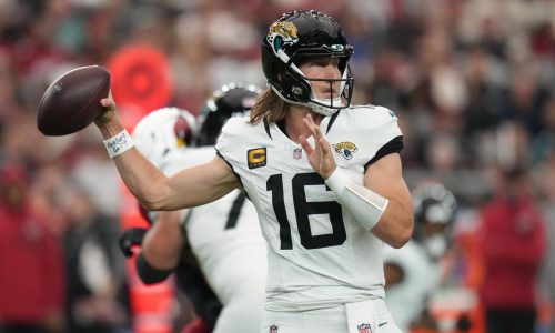 Lawrence lanza 3 pases de TD y Little anota gol para Jaguars que vencen 27-24 a Cardinals