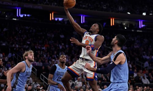 El alero de los Knicks OG Anunoby estará fuera al menos dos semanas por una distensión en el muslo