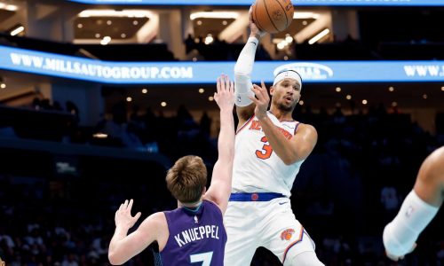 Brunson anota 33 puntos y Knicks aplastan 129-101 a Hornets, mejoran a 3-1 en la Copa NBA