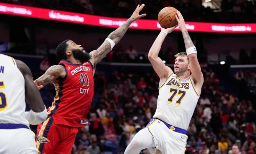 Doncic, Ayton y Reaves guían a Lakers a triunfo sobre Pelicans y a foja de 2-0 en Copa NBA
