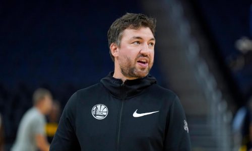 Liberty contrata a Chris DeMarco, asistente de Warriors, como entrenador, según fuente de AP
