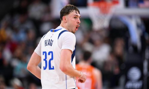Flagg anota 35 puntos y Thompson guía a Mavericks hacia victoria 114-110 sobre Clippers
