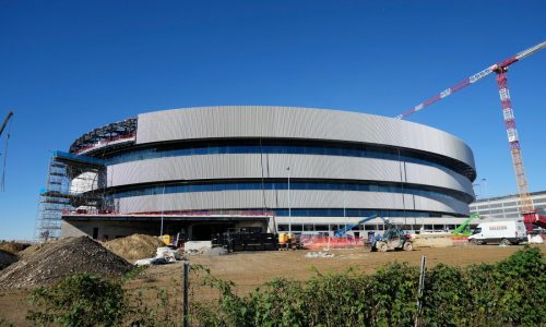 No hay plan alternativo para arena de hockey olímpico mientras construcción llega al límite