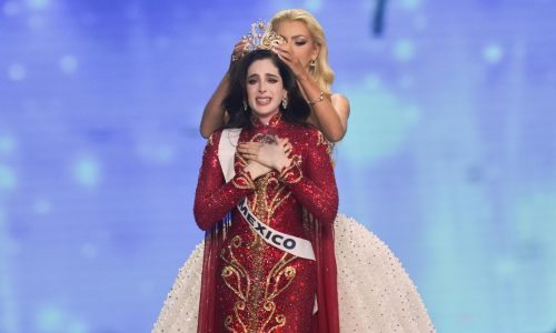 Sheinbaum celebra triunfo de mexicana Fátima Bosch en Miss Universo y la alaba por levantar la voz