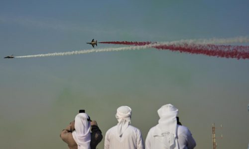 Un avión se estrella durante una exhibición en el Dubai Air Show
