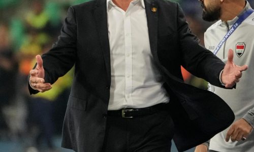 Arnold, técnico de Irak, siente la pasión del país y busca superar el repechaje al Mundial