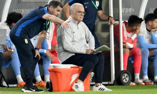 Pese a críticas tras goleada ante EEUU, Marcelo Bielsa dice que sigue al timón de Uruguay