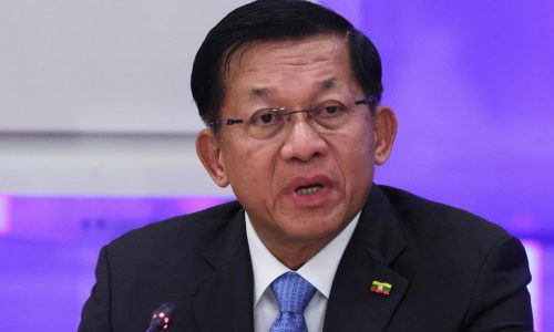 Grupos de derechos critican a Noem por anular protección de deportación a Myanmar pese a la guerra
