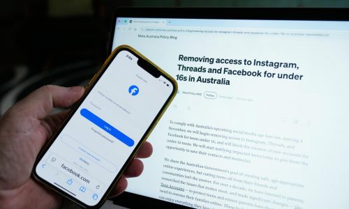 Meta avisa a jóvenes australianos que descarguen sus datos antes de prohibición de redes sociales
