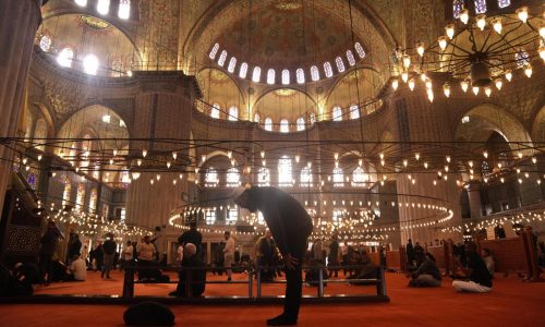 El papa León XIV inicia su primer viaje al extranjero con visita a Turquía
