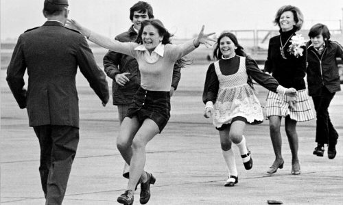 Vietnam War POW Robert Stirm, seen in iconic ‘Burst of Joy’ photo with family, dies at 92