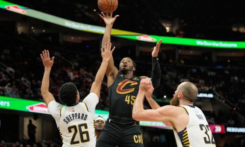 Mitchell anota 32, Garland suma 20 en su regreso y Cavaliers vencen 120-109 a Pacers en la Copa NBA