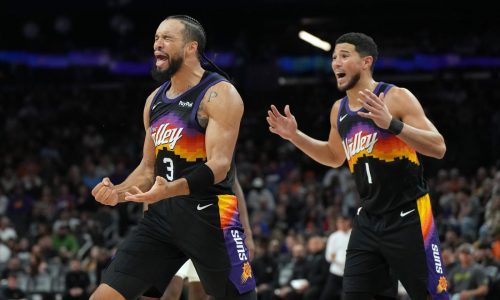 NBA multa a Dillon Brooks de Suns con 25.000 dólares por gesto obsceno