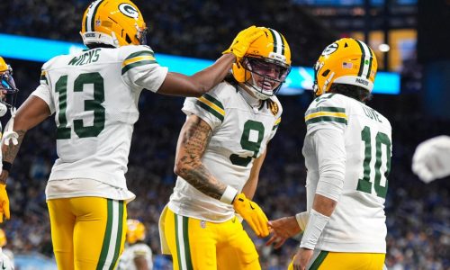 Love iguala su mejor marca con 4 pases de TD y Packers vencen 31-24 a Lions