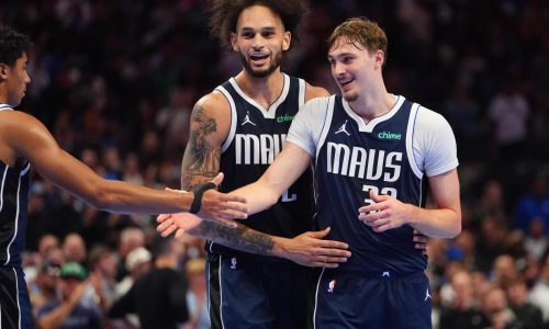 Flagg anota 29 puntos, Marshall encesta triple clave y Mavericks vencen a Pelicans 118-115
