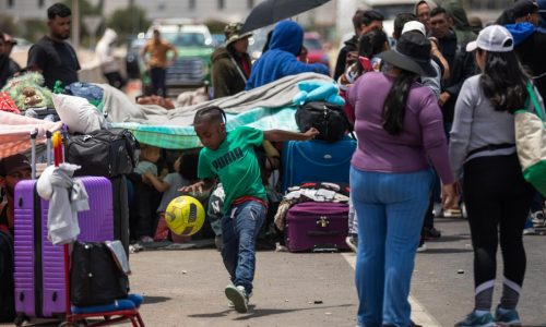 Perú despliega militares en frontera con Chile ante crisis de inseguridad y migración irregular