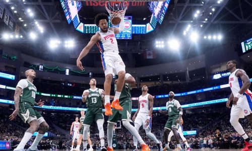 Cunningham ayuda a Pistons en triunfo 129-116 ante Bucks para su 12ª victoria consecutiva