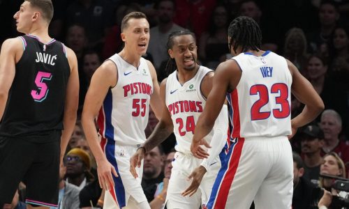 Duncan Robinson logra victoria en su regreso a Miami; Pistons vencen 138-135 al Heat