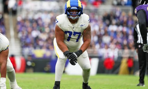 Alaric Jackson de los Rams jugará el domingo tras ser demandado por video sexual