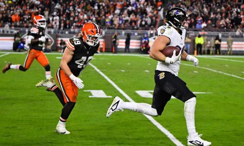 Anotación tardía de Andrews da victoria a Ravens 23-16 sobre Browns y arruina debut de Sanders