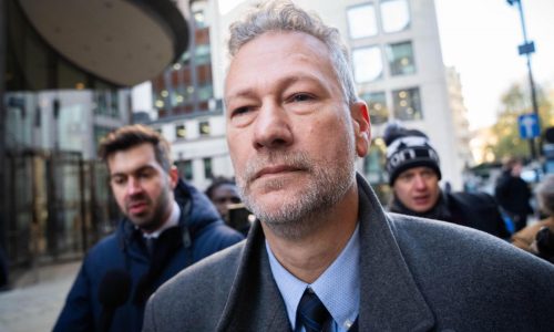 Condenan a político británico a más de 10 años de prisión por aceptar sobornos para apoyar a Rusia