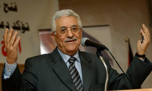 Abás, el impopular y políticamente débil líder palestino de 90 años, lucha por un rol en Gaza