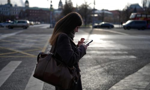 Crece la frustración en Rusia por cortes de internet móvil que afectan a la vida cotidiana