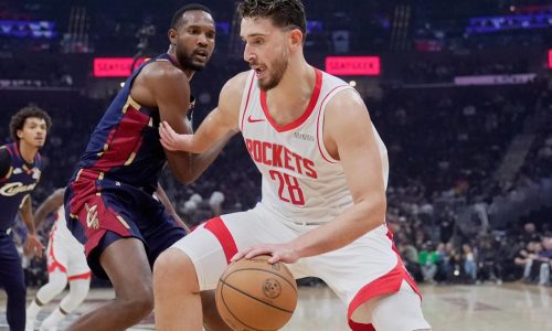 Rockets consiguen su quinta victoria seguida al vencer 114-104 a Cavaliers