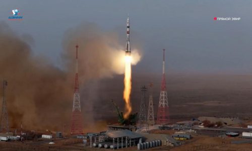 Una tripulación de EEUU y Rusia despega hacia la Estación Espacial Internacional en una Soyuz rusa