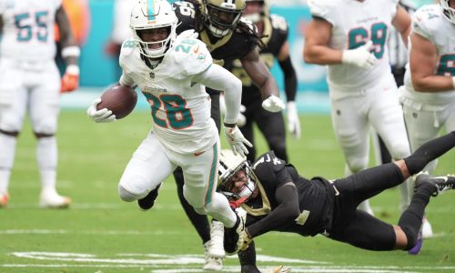 Achane corre 134 yardas y anota TD para que Dolphins superen 21-17 a Saints