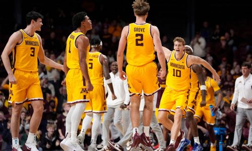 Men’s basketball: Gophers open with rout of Gardner-Webb