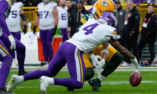 Vikings dominated by Packers after costly special teams blunder