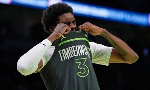 Jaden McDaniels’ iron-man streak comes to end