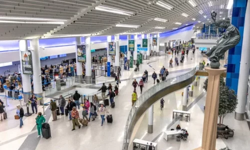 Shutdown Will Slow US Air Travel to ‘Trickle’ Ahead of Thanksgiving: Duffy