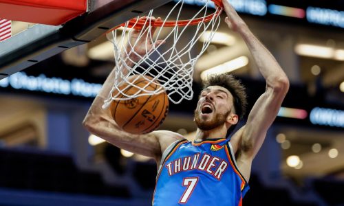 Gilgeous-Alexander y Holmgren guían a Thunder a 5ta victoria seguida, 109-96 sobre Hornets