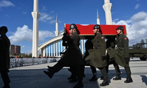 Turquía celebra funeral de 20 militares que murieron en caída de avión de carga militar en Georgia