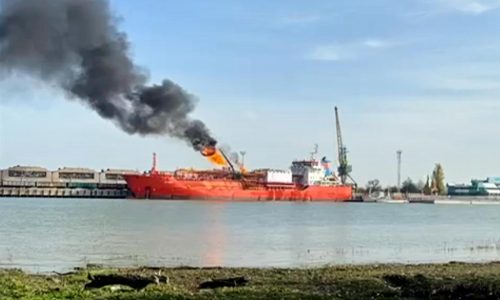 Ataque con dron impacta petrolero turco en Odesa, Ucrania, donde llegará gas natural de EEUU