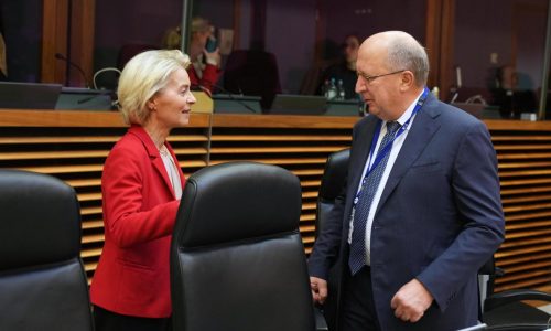 La Unión Europea propone fortalecer los lazos de su industria de defensa con Ucrania