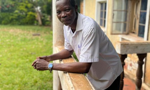 Más hombres en Uganda buscan pruebas de paternidad por ADN, a menudo con resultados desgarradores