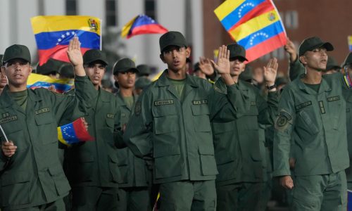 Presidente venezolano Maduro parece desesperado, pero su estrategia es difícil de descifrar