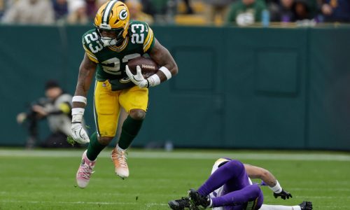 Emanuel Wilson corre 107 yardas y anota 2 TDs en la victoria de Packers 23-6 sobre Vikings