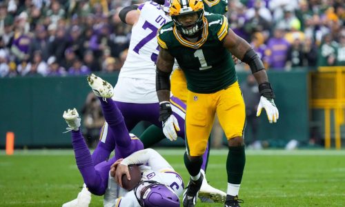 McCarthy sigue en protocolo de conmociones y práctica de forma limitada con los Vikings